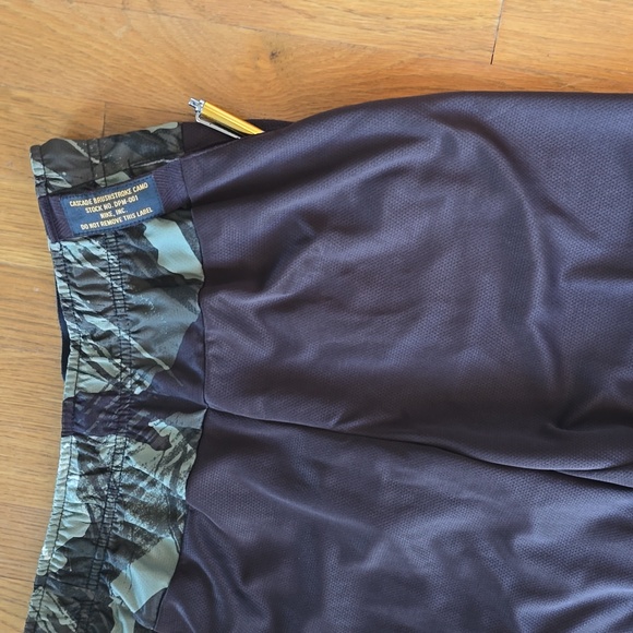 NIKE BRAND MENS BLACK AND GREEN CAMO ATHLETIC TRAINING SHORTS SIZE SMALL - Picture 9 of 12